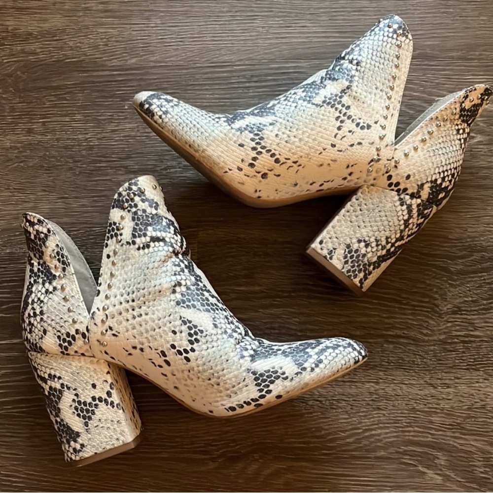 Steve Madden Booties - Picture 5 of 7